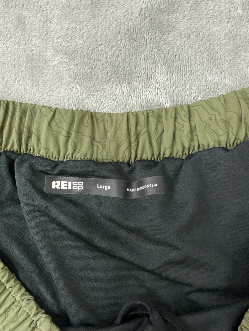 REI Co-Op Trailmade Swim Trunks Mens Large lined green topographic print pockets